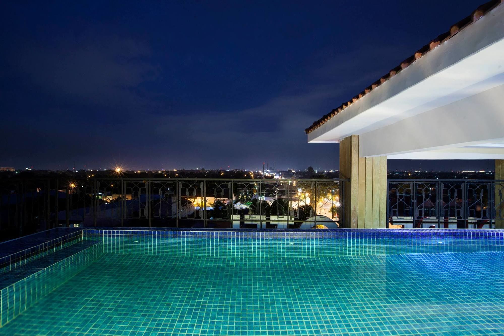 The Cube Hotel Malioboro, Azana Hotels Collection Yogyakarta Esterno foto